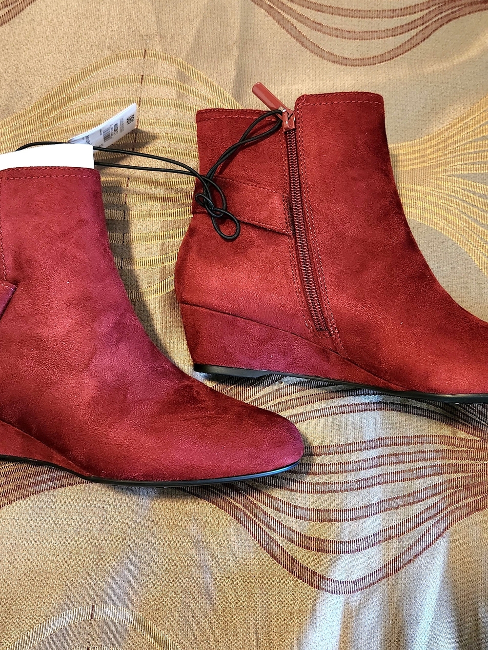 NEW. Burgundy (Wine) Suede Ankle Booties Wedge Heel side zip - Picture 2 of 7
